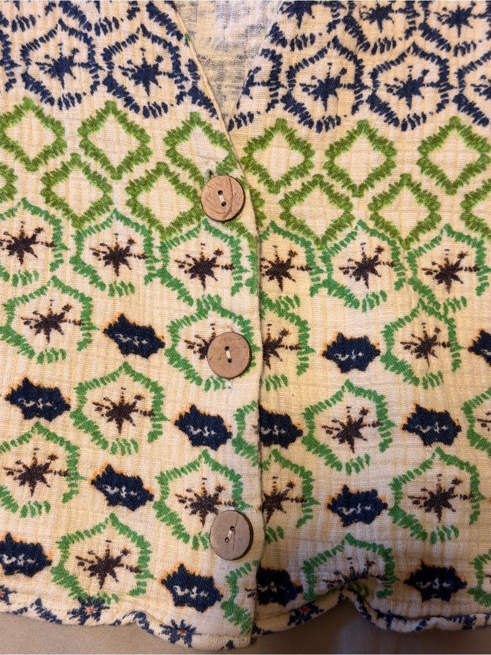 Zara Patterned Green and Navy Button-Front Cropped Top - Picture 7 of 8